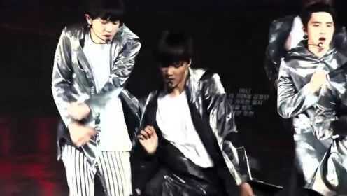 EXO演唱会365换衣服视频全解析,那些舞台上的一秒变装神迹 EXO演唱会365换衣服视频全解析,那些舞台上的一秒变装神迹